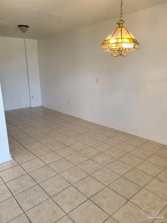 Building Photo - 415 Gibbs Rd