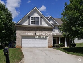 Building Photo - PECAN RIDGE IN KERNERSVILLE!