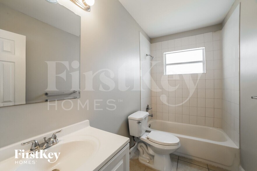 Building Photo - 2807 Utopia Dr