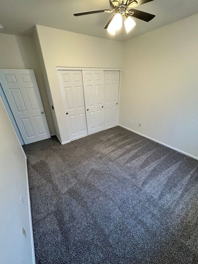 Building Photo - 3 bed 2 car garage condo for rent in Murrieta