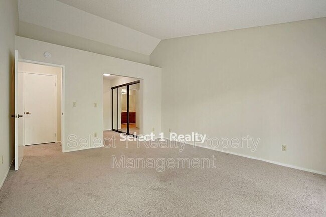 Building Photo - 546 La Corso Dr