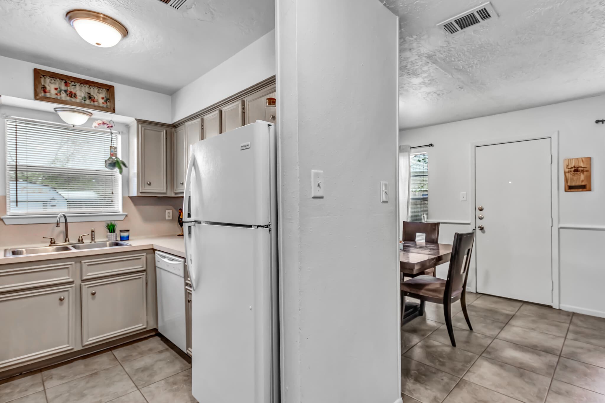 Building Photo - 3405 Timberline Ct