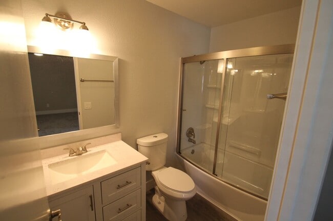 Building Photo - Gorgeous, Multi-Level 3 BD, 2 BA in North ...