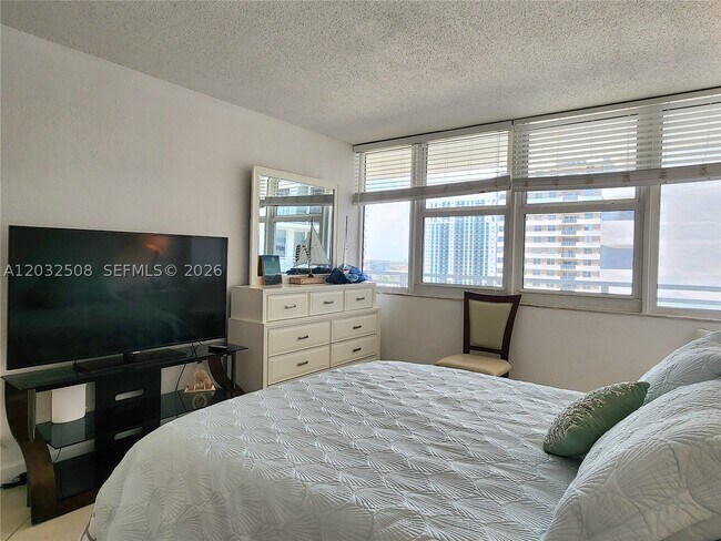 Building Photo - 2030 S Ocean Dr