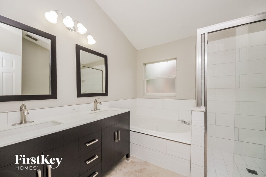 Building Photo - 11405 Kenley Cir