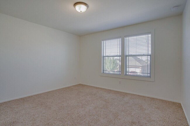 Building Photo - 343 Alamosa Dr