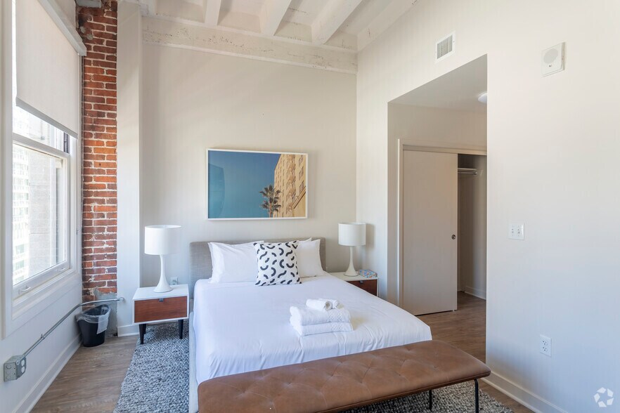 1 BR, 1 BA - 686 SF - Arrive 625 Broadway