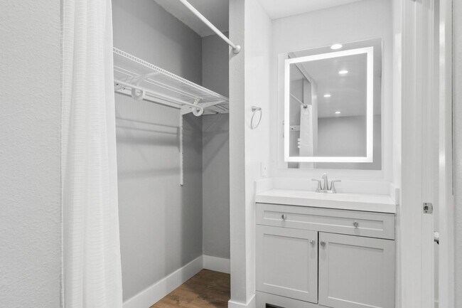 Building Photo - Pet Friendly & Remodeled 1BR Condo Near SDSU with Pool and Large Balcony