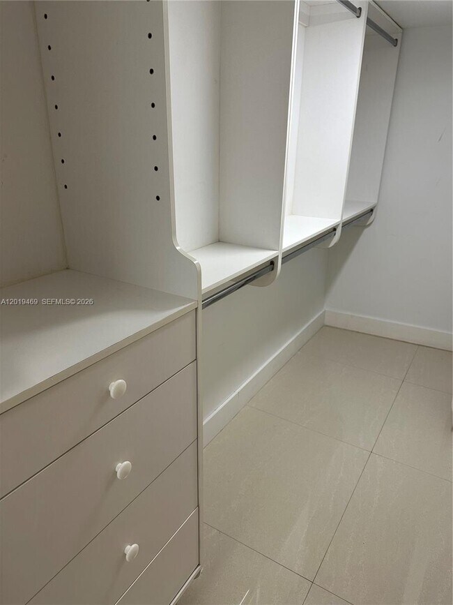 Building Photo - 6039 Collins Ave