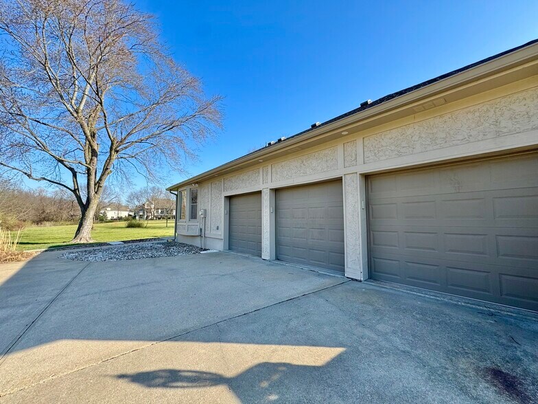 Building Photo - 10300 W 164th St