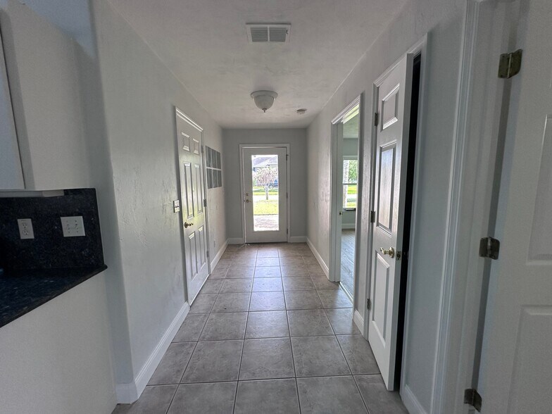 Building Photo - 129 Grey Dapple Way