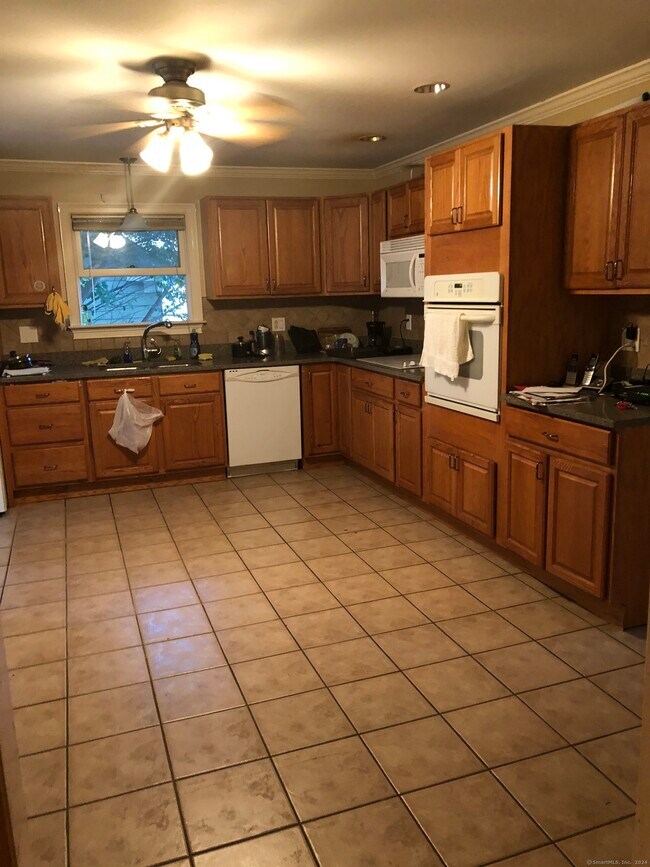 Building Photo - 325 Pasadena Pl