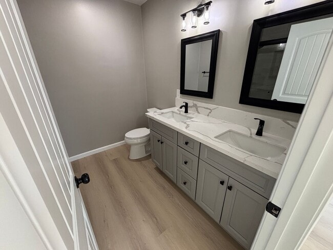 Building Photo - Upgraded 3 bedroom home!
