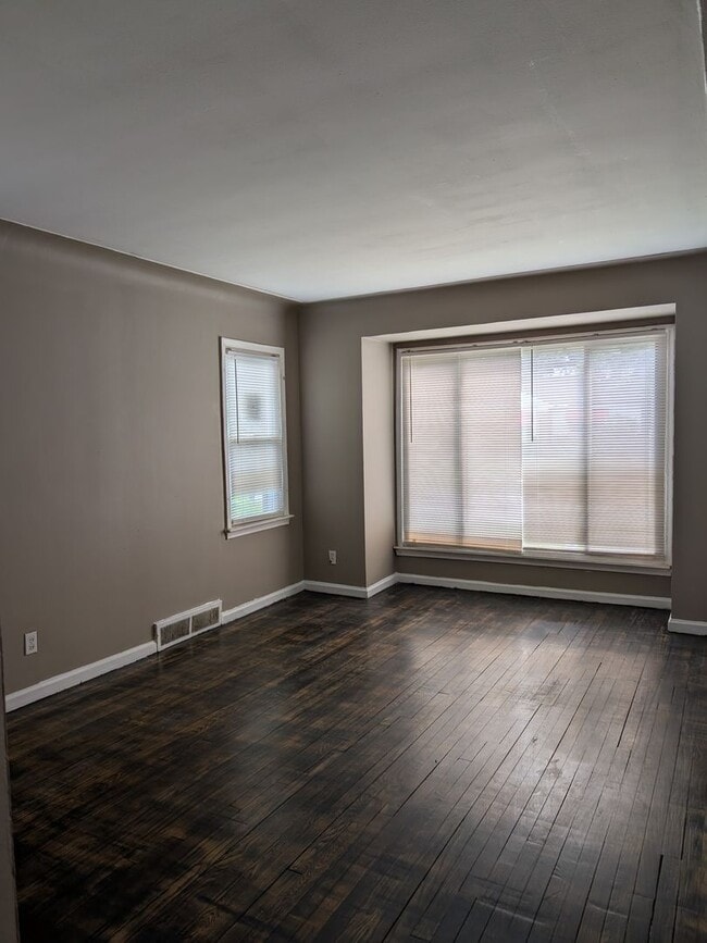 Building Photo - 18493 Fenmore- 2 BEDS & 1 BATH FOR RENT!
