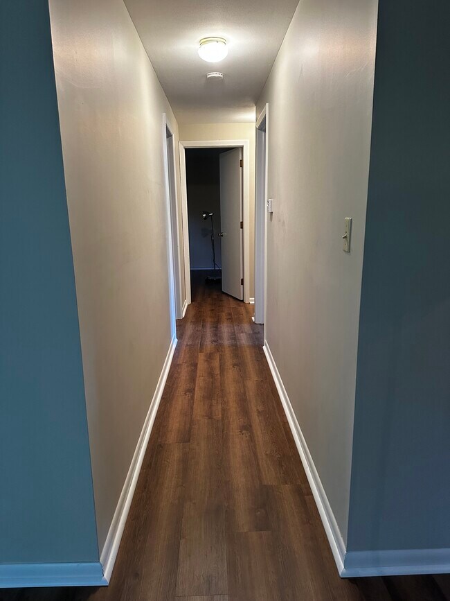 Building Photo - 7863 Russell Ln