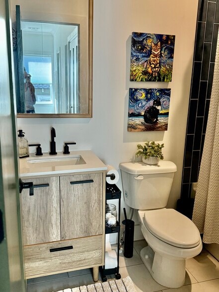 full 2nd bathroom - 55 Weatherby St SE