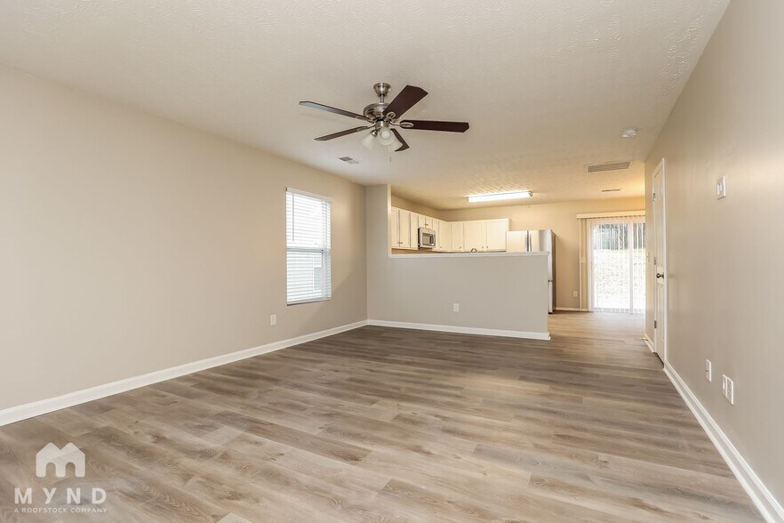 Building Photo - 2838 Creekbend Dr