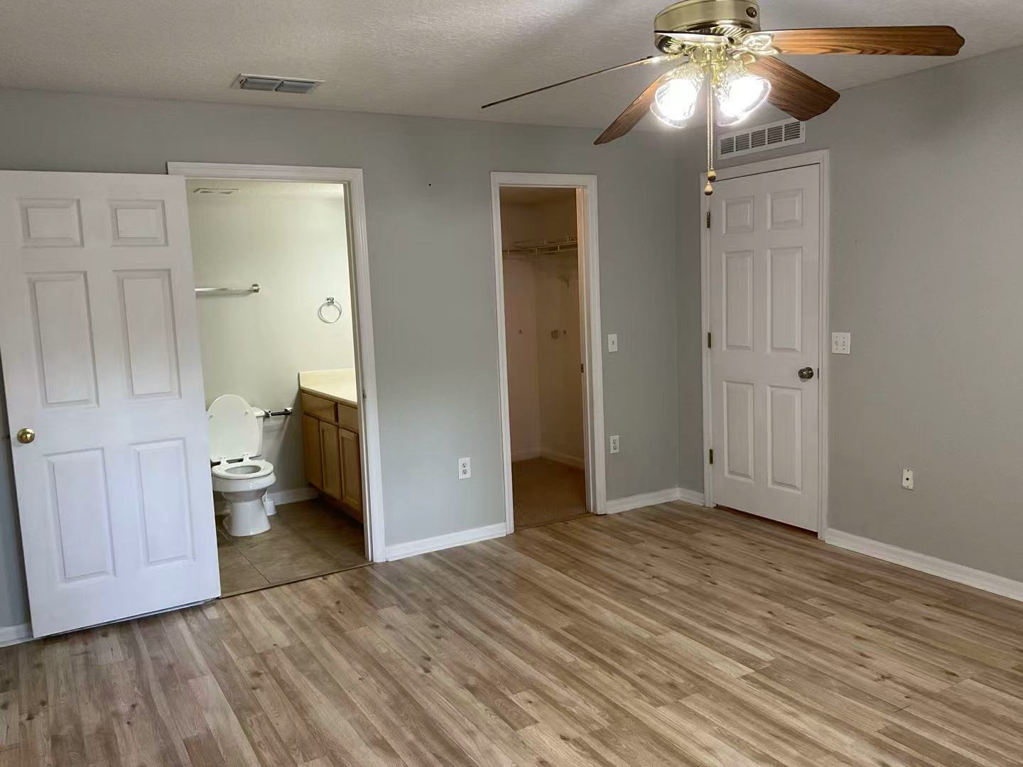 Building Photo - 1049 Tawny Eagle Dr