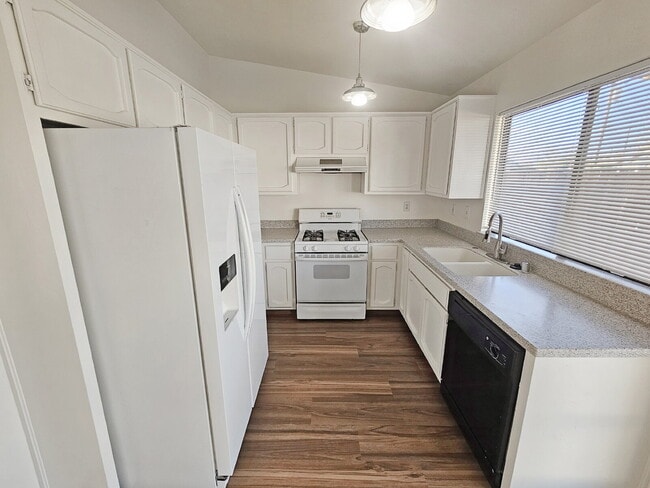 Building Photo - 920 W Perch Ave