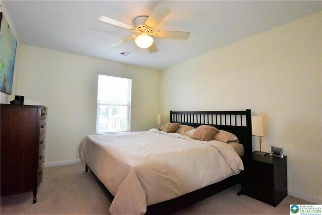 Building Photo - 1600 Oakridge Ln