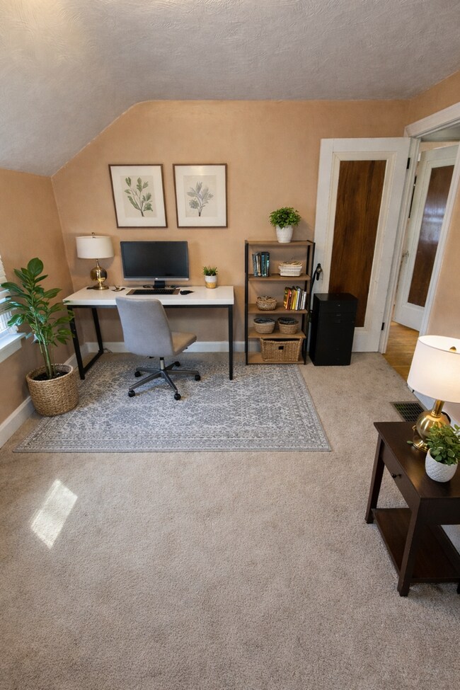 Building Photo - 3 Bedroom 1.5 Bath **Coming Soon**