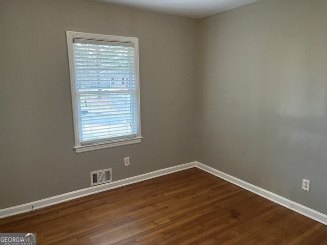 Building Photo - 3043 Rollingwood Ln SE