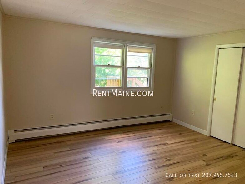 Building Photo - 198 Main Rd N