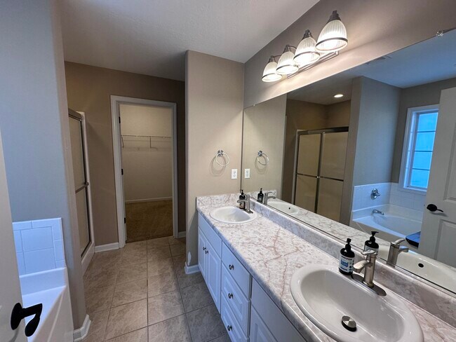 Building Photo - 2009 Dundee Way