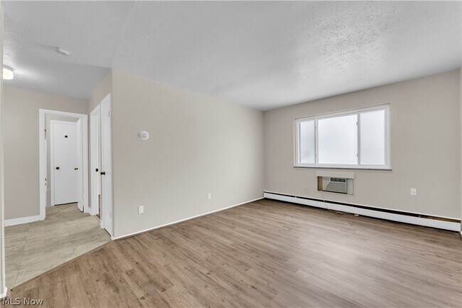 Building Photo - 1415 Wyandotte Ave