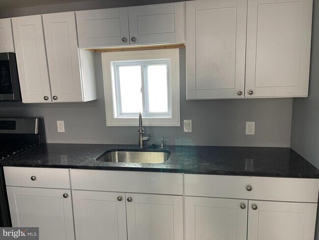 Building Photo - 3102 Hartville St