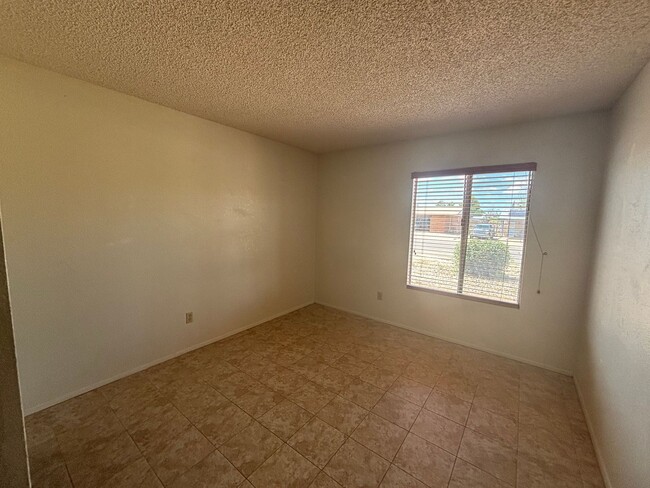 Building Photo - 554 Hegge Dr