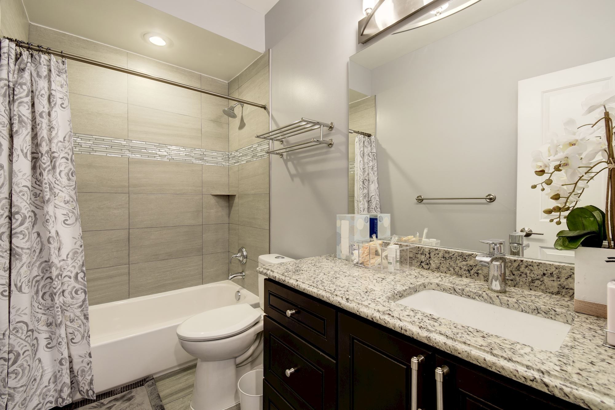 Building Photo - 2122 3rd St NE