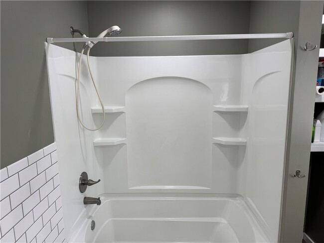 Building Photo - 211 Roe Ave