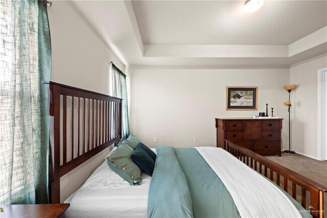 Building Photo - 33 Kika De La Garza St