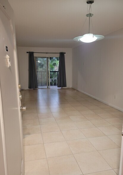 Building Photo - 13455 NE 10th Ave