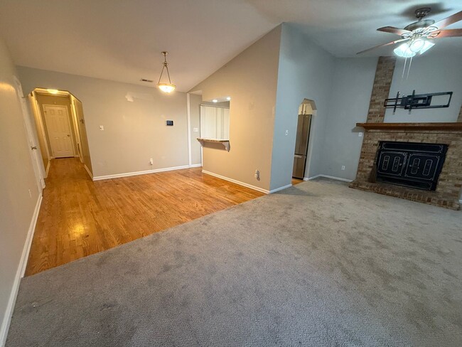 Building Photo - Single Family Ranch Style Home