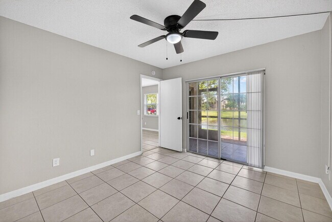 Building Photo - 1650 SE Green Acres Cir