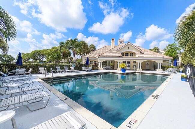 Building Photo - 815 W Boynton Beach Blvd