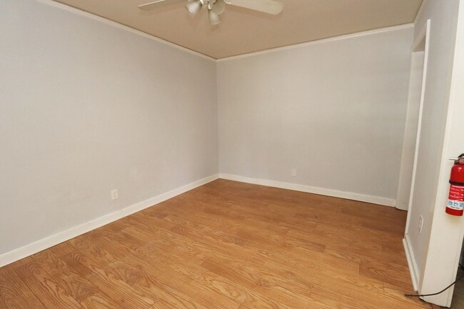 Building Photo - 2BR 1BA duplex in Rosewood