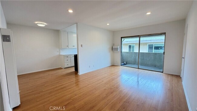 Building Photo - 919 N Orange Grove Ave