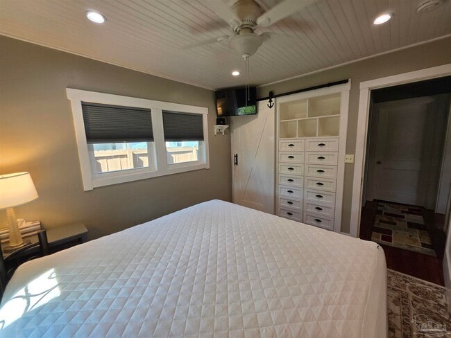 Building Photo - 430 S 1st St