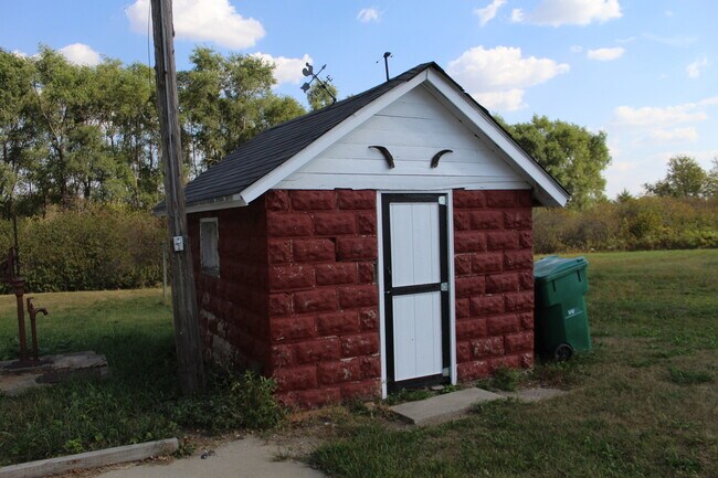 Building Photo - 7496 Wolf Rd