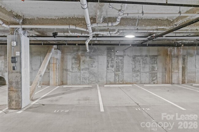 Building Photo - 1172 Queens Rd