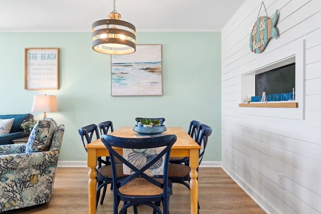 Building Photo - Fully Furnished Beach Front Rental