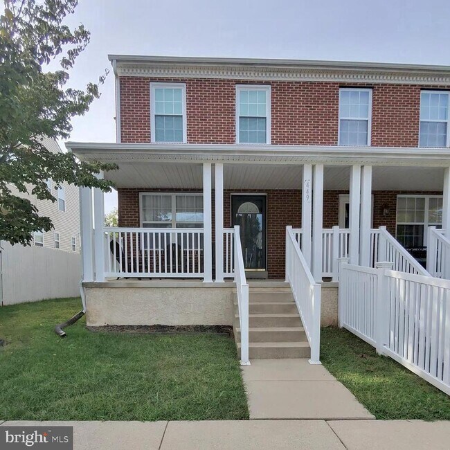 Building Photo - 449 N Washington St