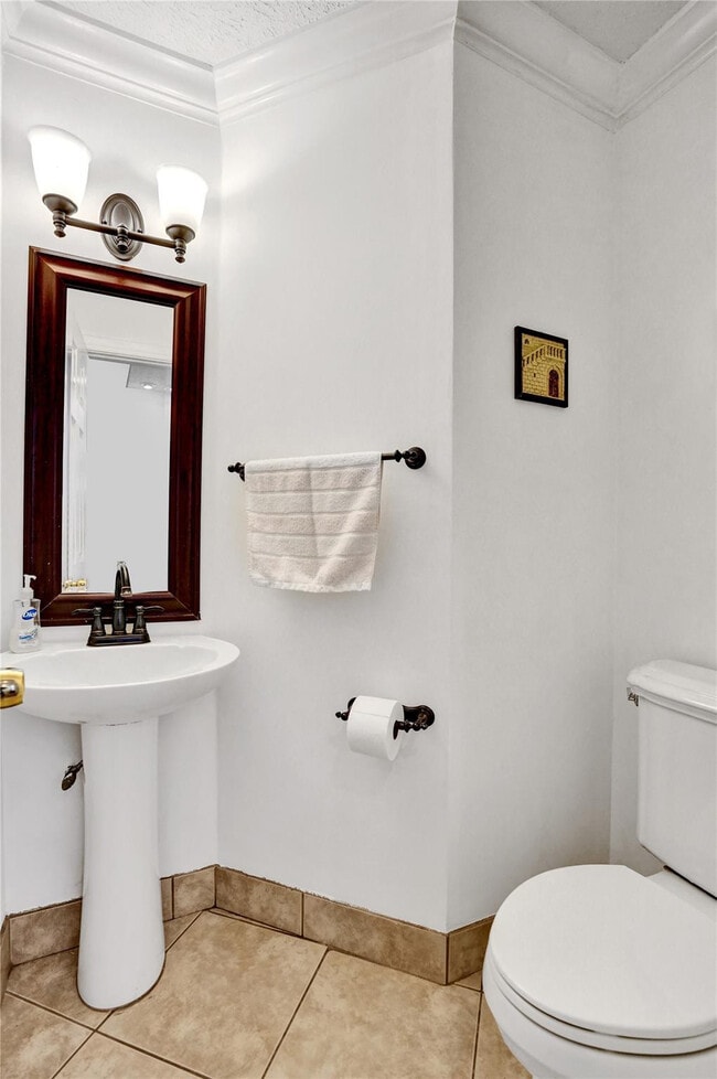 Building Photo - 1415 Miami Rd