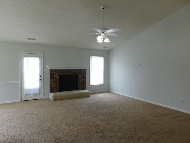 Building Photo - 210 Rivershore Dr