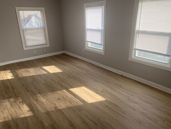 Building Photo - Duplex close to KU Med and close to entertainment and shopping