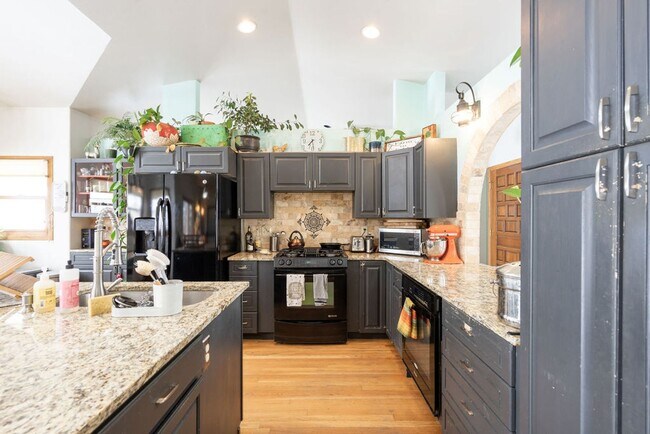 Building Photo - Beautiful and spacious 5 bedroom home located near Long Pond Reservoir in NE Fort Collins