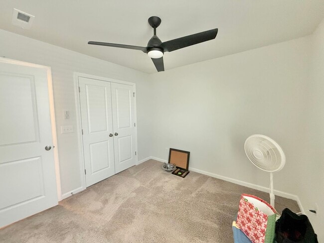 Building Photo - Modern 4BD, 2.5BA Knightdale Home with a F...
